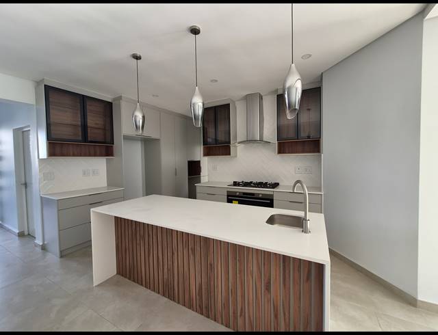 4 BEDROOM HOUSE FOR SALE IN SANDOWN